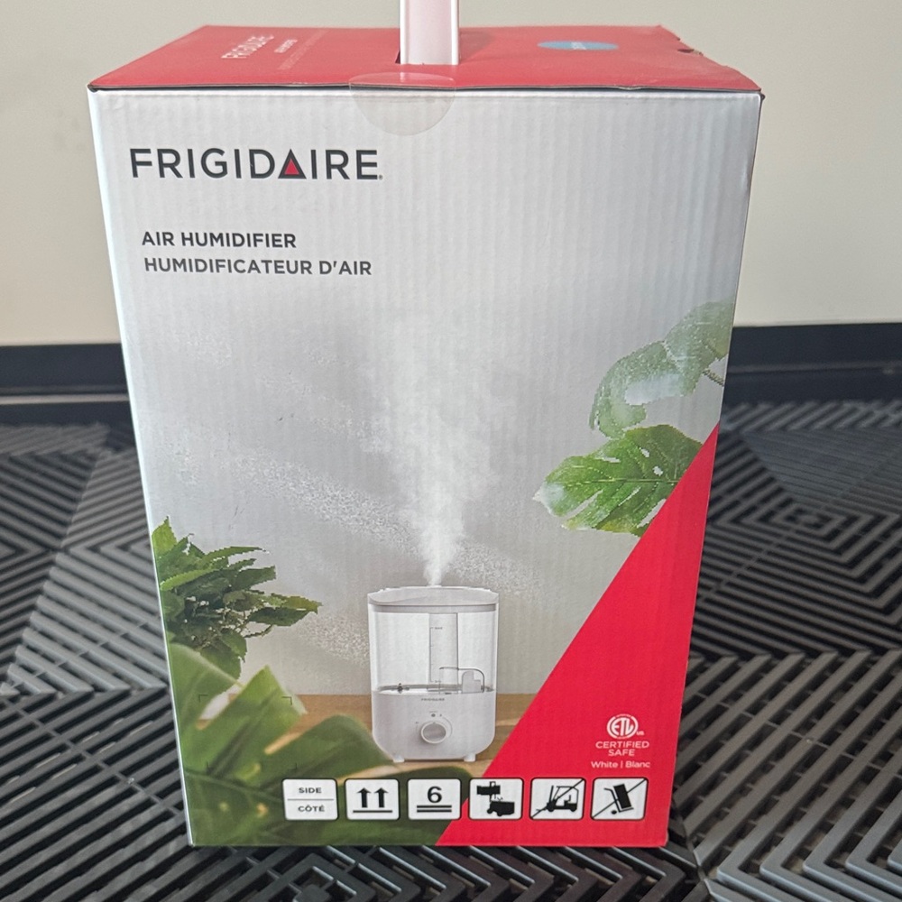 Frigidaire Air Humidifier in Red and White